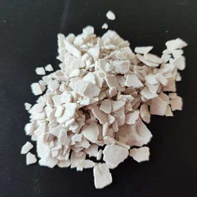 Dihydrate χλωριδίου ασβεστίου πρακτόρων λειωμένων μετάλλων χιονιού άσπρες νιφάδες 74% λ.